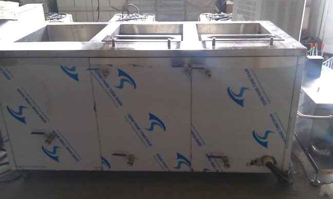 三工位拋動(dòng)超聲波清洗機(jī)